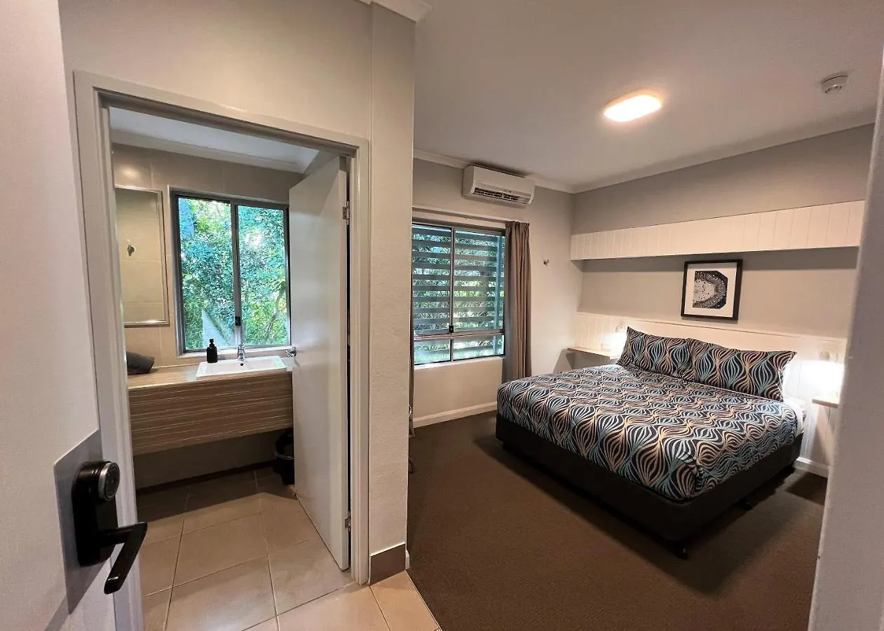 Noosa Flashpackers Sunshine Beach Hostel